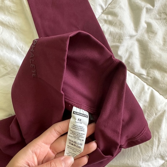 BNWOT Alphalete Wonder Legging 27” - Picture 3 of 3